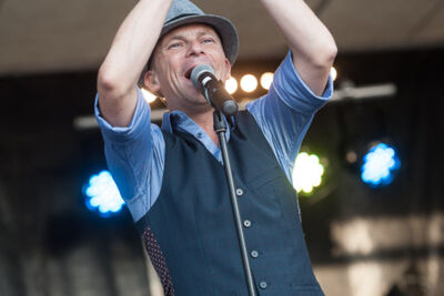 Wim Leys - Vlaanderen Zingt @ Grote Markt Mechelen, foto 9, foto's door Dimitri Vanlommel - FrontView Magazine