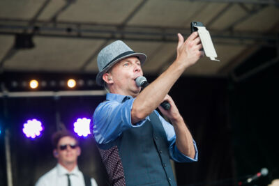 Wim Leys - Vlaanderen Zingt @ Grote Markt Mechelen, foto 15, foto's door Dimitri Vanlommel - FrontView Magazine