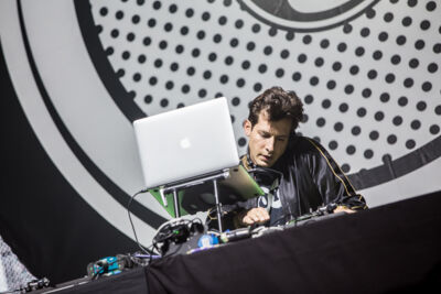 Mark Ronson @ Dour 2015, foto 6, foto's door Dorien Goetschalckx - FrontView Magazine