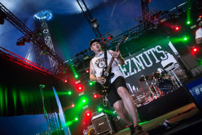 Deez Nuts @ Dour 2015, foto 10, foto's door Dorien Goetschalckx - FrontView Magazine