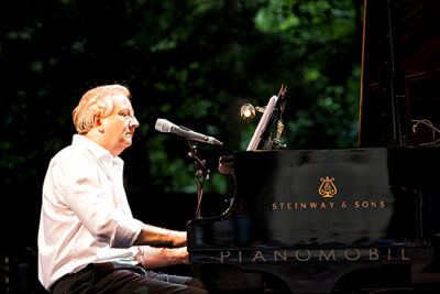 Wim Mertens Ensemble @ Openlucht theater Rivierenhof, picture 1, photographed by Frank Lambrechts - FrontView Magazine