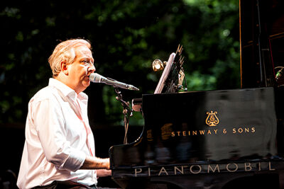 Wim Mertens Ensemble @ Openlucht theater Rivierenhof, picture 2, photographed by Frank Lambrechts - FrontView Magazine