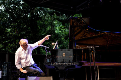 Wim Mertens Ensemble @ Openlucht theater Rivierenhof, picture 9, photographed by Frank Lambrechts - FrontView Magazine