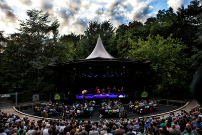 Wim Mertens Ensemble @ Openlucht theater Rivierenhof, picture 11, photographed by Frank Lambrechts - FrontView Magazine