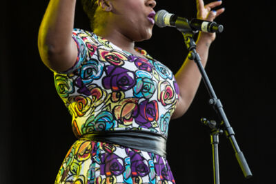 Etana @ Reggae Geel, picture 15, photographed by Stef Dierckx - FrontView Magazine