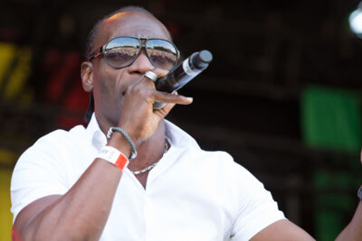 Lukie D @ Reggae Geel, picture 10, photographed by Stef Dierckx - FrontView Magazine