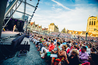 Tura 75 @ Grote Markt Veurne, foto 4, foto's door Elke Briers - FrontView Magazine