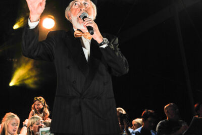 Vader Abraham @ Antwerpen Zingt 2015, picture 3, photographed by James Van Roosbroeck - FrontView Magazine