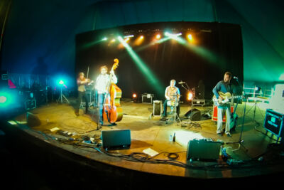 Gordie MacKeeman and His Rythm Boys @ dranouter 2015, picture 27, photographed by Devid Camerlynck - FrontView Magazine