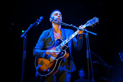 Asaf Avidan @ dranouter2015, foto 2, foto's door Devid Camerlynck - FrontView Magazine