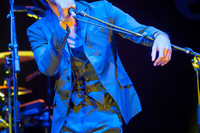 Asaf Avidan @ dranouter2015, foto 18, foto's door Devid Camerlynck - FrontView Magazine