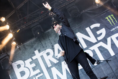 Betraying the Martyrs @ Into The Grave 2015, picture 1, photographed by Dorien Goetschalckx - FrontView Magazine