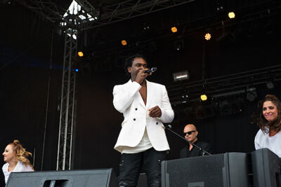 Dr Alban @ Nostalgie Beach Festival, picture 1, photographed by James Van Roosbroeck - FrontView Magazine