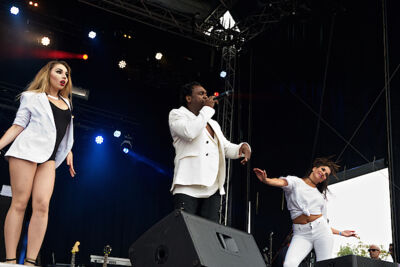 Dr Alban @ Nostalgie Beach Festival, picture 3, photographed by James Van Roosbroeck - FrontView Magazine