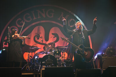 Flogging Molly @ dranouter 2015, picture 27, photographed by Devid Camerlynck - FrontView Magazine