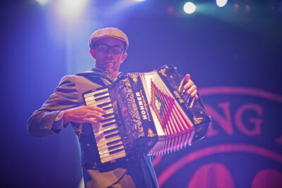 Flogging Molly @ dranouter 2015, picture 37, photographed by Devid Camerlynck - FrontView Magazine