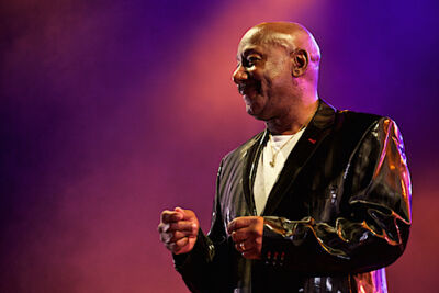 Hot Chocolate @ Nostalgie Beach Festival, picture 2, photographed by James Van Roosbroeck - FrontView Magazine