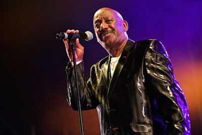 Hot Chocolate @ Nostalgie Beach Festival, picture 3, photographed by James Van Roosbroeck - FrontView Magazine