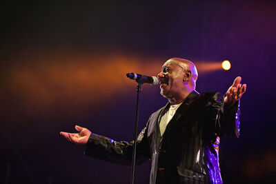 Hot Chocolate @ Nostalgie Beach Festival, picture 5, photographed by James Van Roosbroeck - FrontView Magazine