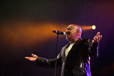 Hot Chocolate @ Nostalgie Beach Festival, picture 6, photographed by James Van Roosbroeck - FrontView Magazine