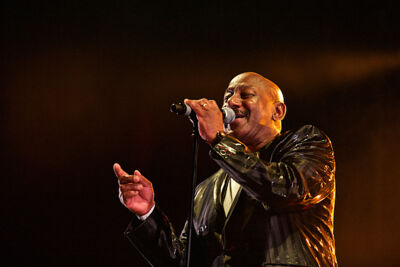 Hot Chocolate @ Nostalgie Beach Festival, picture 8, photographed by James Van Roosbroeck - FrontView Magazine