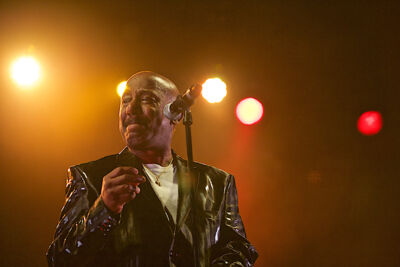 Hot Chocolate @ Nostalgie Beach Festival, picture 11, photographed by James Van Roosbroeck - FrontView Magazine