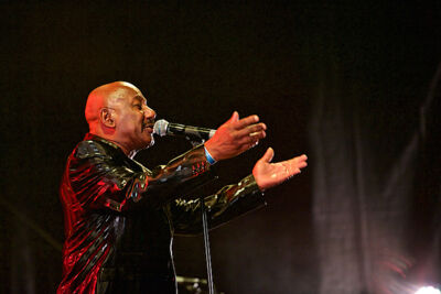 Hot Chocolate @ Nostalgie Beach Festival, picture 12, photographed by James Van Roosbroeck - FrontView Magazine