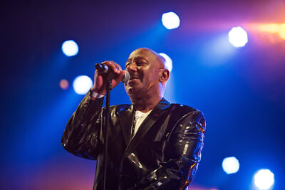 Hot Chocolate @ Nostalgie Beach Festival, picture 22, photographed by James Van Roosbroeck - FrontView Magazine