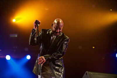Hot Chocolate @ Nostalgie Beach Festival, picture 27, photographed by James Van Roosbroeck - FrontView Magazine