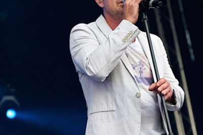 Jason Donovan @ Nostalgie Beach Festival, picture 1, photographed by James Van Roosbroeck - FrontView Magazine