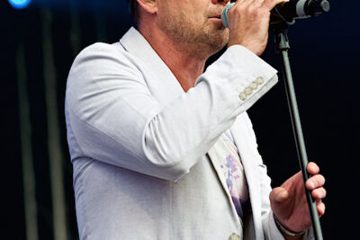 Jason Donovan @ Nostalgie Beach Festival, picture 3, photographed by James Van Roosbroeck - FrontView Magazine