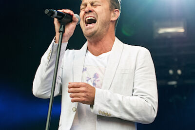 Jason Donovan @ Nostalgie Beach Festival, picture 5, photographed by James Van Roosbroeck - FrontView Magazine