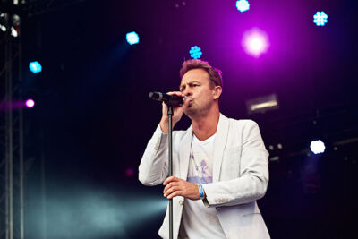 Jason Donovan @ Nostalgie Beach Festival, picture 7, photographed by James Van Roosbroeck - FrontView Magazine