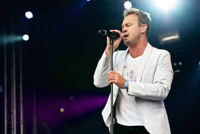 Jason Donovan @ Nostalgie Beach Festival, picture 9, photographed by James Van Roosbroeck - FrontView Magazine