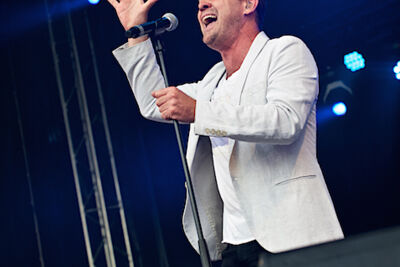 Jason Donovan @ Nostalgie Beach Festival, picture 11, photographed by James Van Roosbroeck - FrontView Magazine