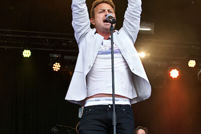 Jason Donovan @ Nostalgie Beach Festival, picture 18, photographed by James Van Roosbroeck - FrontView Magazine