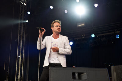 Jason Donovan @ Nostalgie Beach Festival, picture 21, photographed by James Van Roosbroeck - FrontView Magazine
