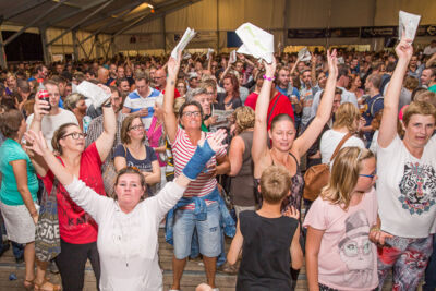 Podium & Sfeer @ Vlaanderen Zingt 2015 in Schoten, picture 109, photographed by Guy Danneels - FrontView Magazine