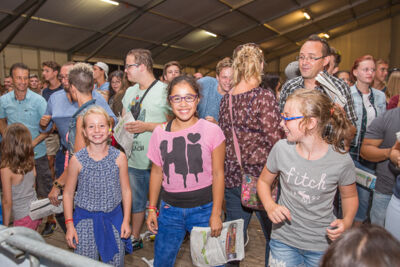 Podium & Sfeer @ Vlaanderen Zingt 2015 in Schoten, picture 111, photographed by Guy Danneels - FrontView Magazine