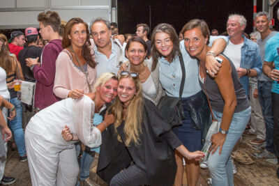 Publieksfoto's & Sfeer Reeks B @ Vlaanderen Zingt 2015 in Schoten, picture 58, photographed by Guy Danneels - FrontView Magazine