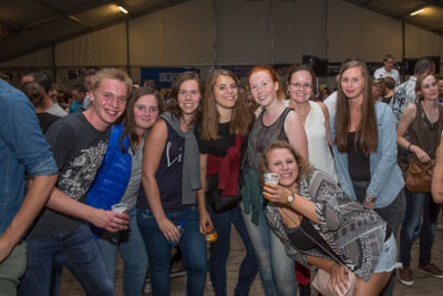 Publieksfoto's & Sfeer Reeks B @ Vlaanderen Zingt 2015 in Schoten, picture 83, photographed by Guy Danneels - FrontView Magazine