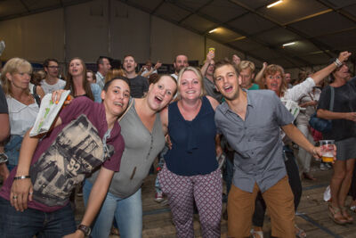 Publieksfoto's & Sfeer Reeks B @ Vlaanderen Zingt 2015 in Schoten, picture 85, photographed by Guy Danneels - FrontView Magazine