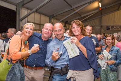 Publieksfoto's & Sfeer Reeks B @ Vlaanderen Zingt 2015 in Schoten, picture 121, photographed by Guy Danneels - FrontView Magazine