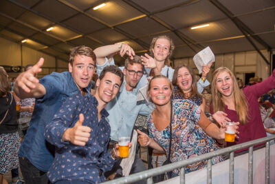 Publieksfoto's & Sfeer Reeks B @ Vlaanderen Zingt 2015 in Schoten, picture 130, photographed by Guy Danneels - FrontView Magazine