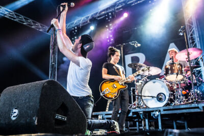 Bade @ Huntenpop 2015, picture 8, photographed by Kelly Thans - FrontView Magazine