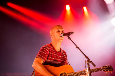 Milow @ Marktrock Leuven 2015, picture 4, photographed by Kurt Jacobs - FrontView Magazine