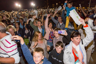 Podium & Sfeer @ Vlaanderen Zingt 2015 in Nieuwpoort, picture 138, photographed by Guy Danneels - FrontView Magazine