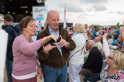 Publieksfoto's & Sfeer @ Vlaanderen Zingt 2015 in Nieuwpoort, picture 165, photographed by Guy Danneels - FrontView Magazine