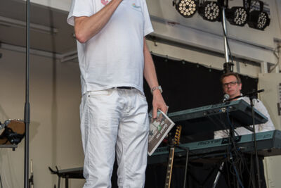 Podium & Sfeer @ Vlaanderen Zingt 2015 in St.-Katelijne-Waver, picture 1, photographed by Guy Danneels - FrontView Magazine