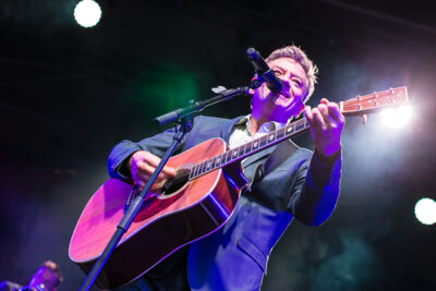 Bart Peeters @ Openluchttheater Rivierenhof (Deurne), picture 2, photographed by Andy Immens - FrontView Magazine